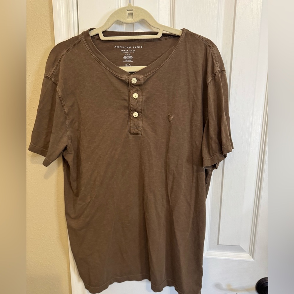 American Eagle Outfitters Super Soft Standard Fit Brown Henley Tee size M